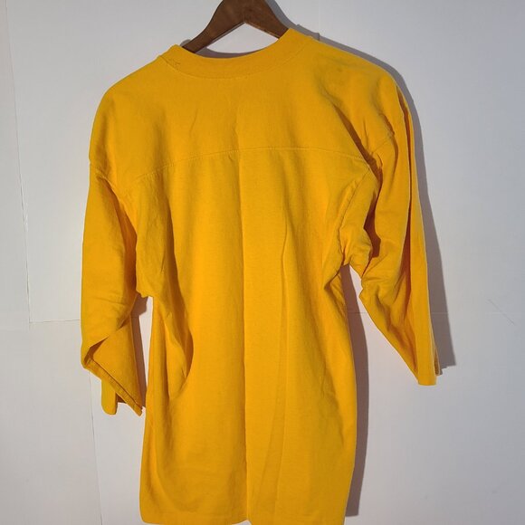 West Virginia Mountaineers Raglan Style Yellow Medium T-Shirt Single Stitch USA - Picture 8 of 8